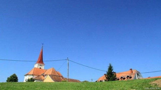 Sv. Tomaž se danes koplje v soncu in jasnini poletja