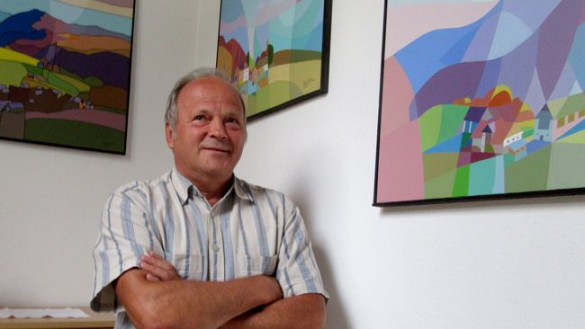 Rafko Terpin pred svojimi slikami