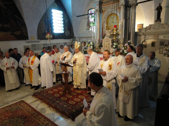 Nadškof Kramberger in duhovniki somaševalci