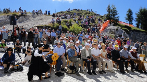 Udeleženci 22. romanja treh Slovenij na Svetih Višarjah