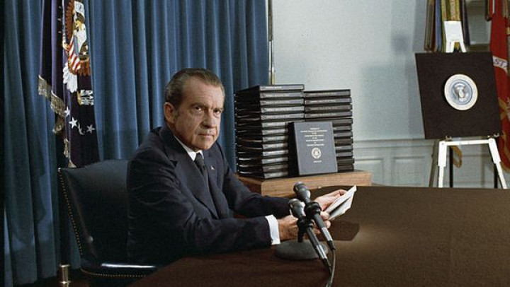 Richard Nixon med izjavo o aferi Watergate