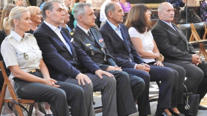 Zbrani pri sveti maši v stolnici