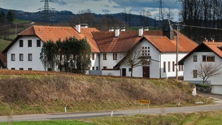Samostan v Mirni peči