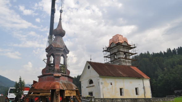 Pot nas bo vodila skozi Briše, kjer so na cerkvi Sv. Treh kraljev nedavno zamenjali zvonik