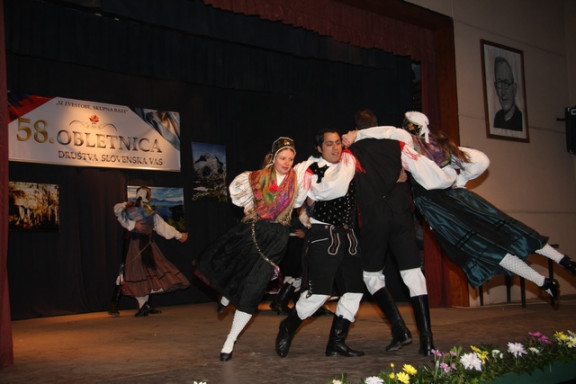 Veselo v Slovenski vasi v Lanusu
