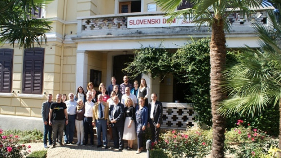 Minister Žmavc z udeleženci ob zaključku konference