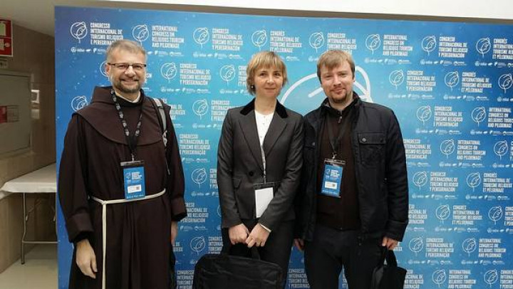 p. Robert Bahčič, Andreja Eržen Firšt in Janez Firšt