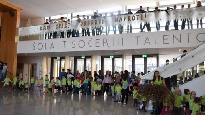 Otroci Vrtca Dobrega pastirja in učenci OŠ Alojzija Šuštarja