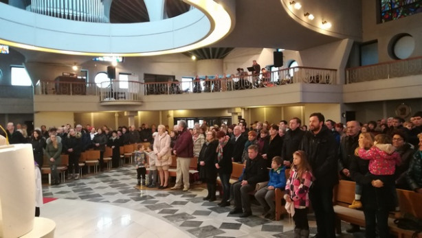 Mašo je s svojim petjem in igranjem oblikovala zasedba Alfa in Omega