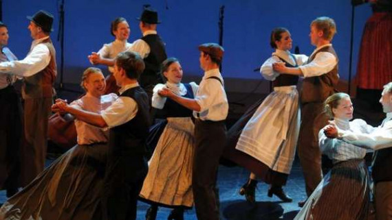 Folklorna skupina Tine Rožanc