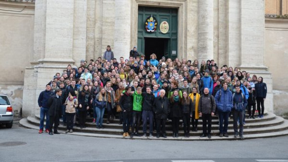 Celotna skupina maturantov, ki so odšli na romanje v Firence, Assisi in Rim