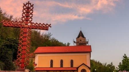 Uzdolski križ