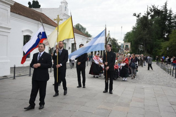 Procesija slovenskih rojakov