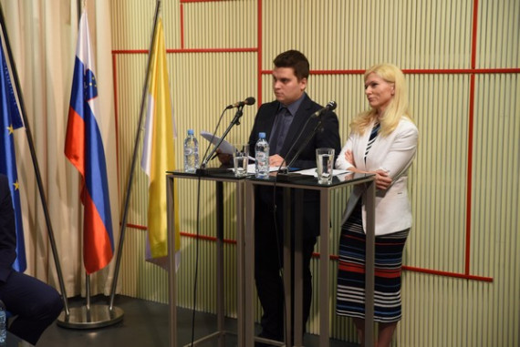 Voditelja soočenja Tanja Dominko in Andrej Šinko