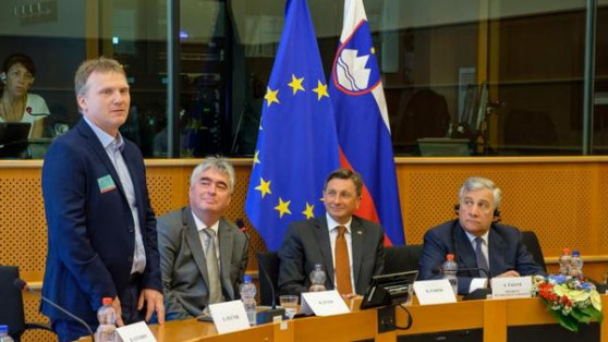 Zbrane je nagovoril tudi Pučnikov sin Gorazd