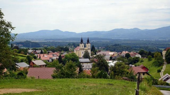 Župnijska cerkev v Raki