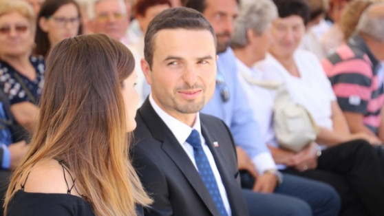 Svete maše na praznik Marijinega vnebovzetja se je na Brezjah udeležil tudi predsednik NSi Matej Tonin