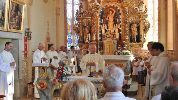 Slovesna sveta maša v Mostah pri Komendi