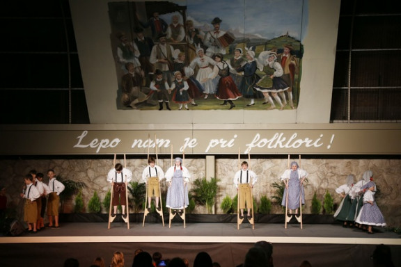 Folklorni festival Mladike