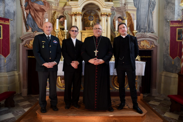Vojaški vikar, policijski vikar, murskosoboški škof in domači župnik Srednje vasi
