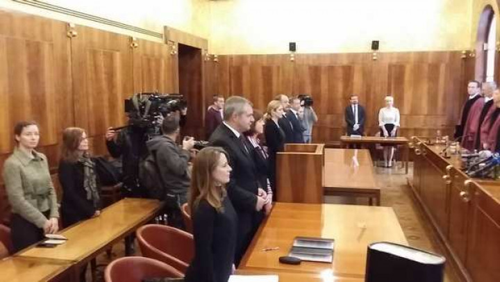 Zbrani v dvorani