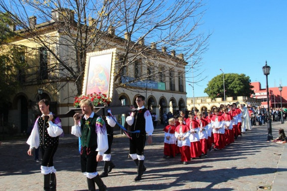 Procesija z Marijino podobo