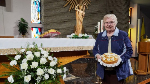 Olga Glavač s posebnim kruhom