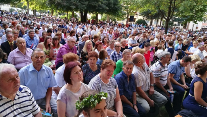 Zbrani pri slovesni sveti maši