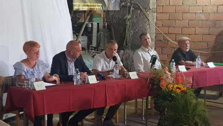 Govorniki na okrogli mizi v Davči