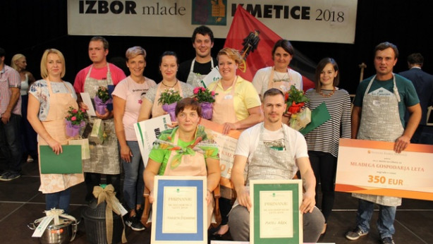 Utrinek z izbora Mlade kmetice 2018 - Marjeta Šteharnik in mladi gospodar Andrej Ržek 