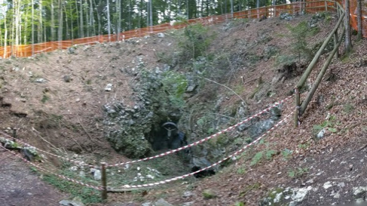 Grobišče pod Macesnovo gorico