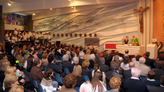 Praznovanje se je začelo s sveto mašo