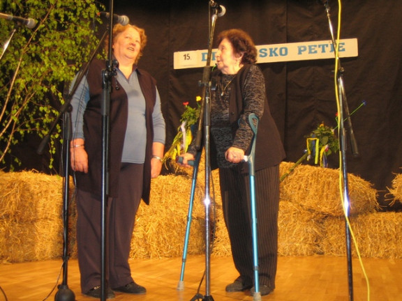 Robnikovi sestri s Konjskega vrha nad Lučami