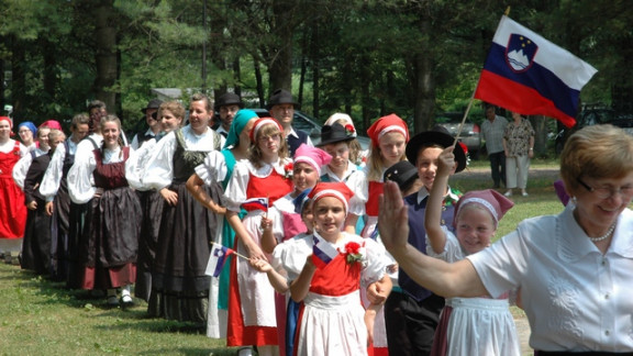 Sprevod pred proslavo