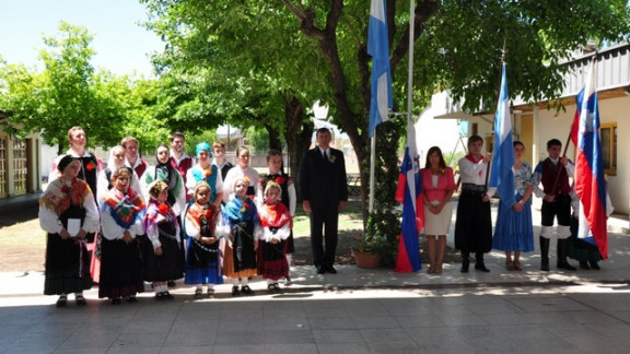 Dviganje zastav na letošnjem Pristavskem dnevu