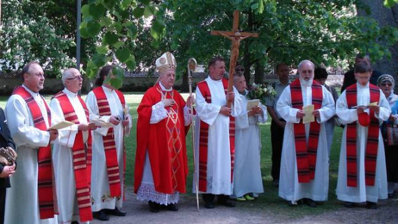 Jože Drolc in mons. Janez Pucelj - druga z leve in desne