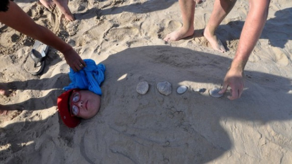 ... in uganjanje norčij na plaži