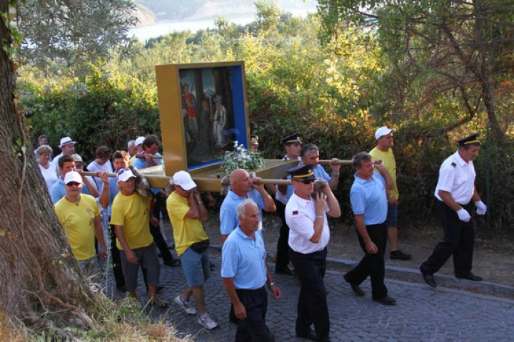 Procesija z milostno podobo