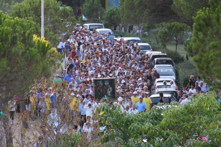 Procesija iz pomola v Strunjanu do cerkve