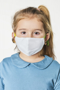 Za otroke so bolj primerne pralne maske, saj jih FFP2 in kirurške maske ne ščitijo dobro, ker niso prilagojene za majhne obraze.