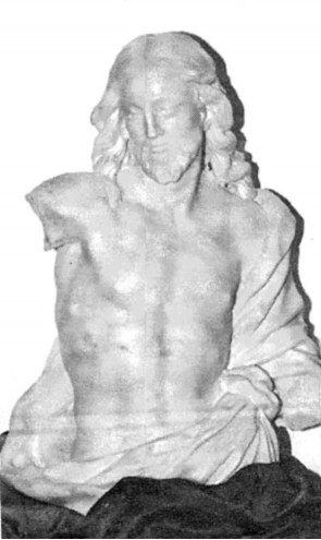 V kapelici je spet Kristusov kip
