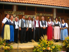 Pevci Vaški zvon iz Prečne na Dolenjskem