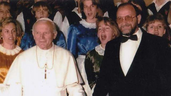 Med najlepšimi zborovodskimi spomini sta nastopa pri papežu.