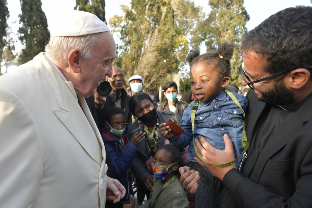 Papež z migranti na Malti