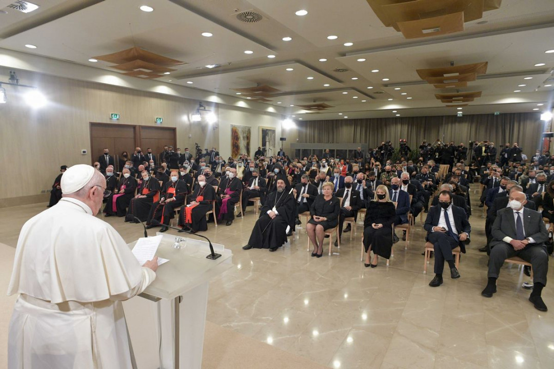 Papež nagovarja diplomatski zbor