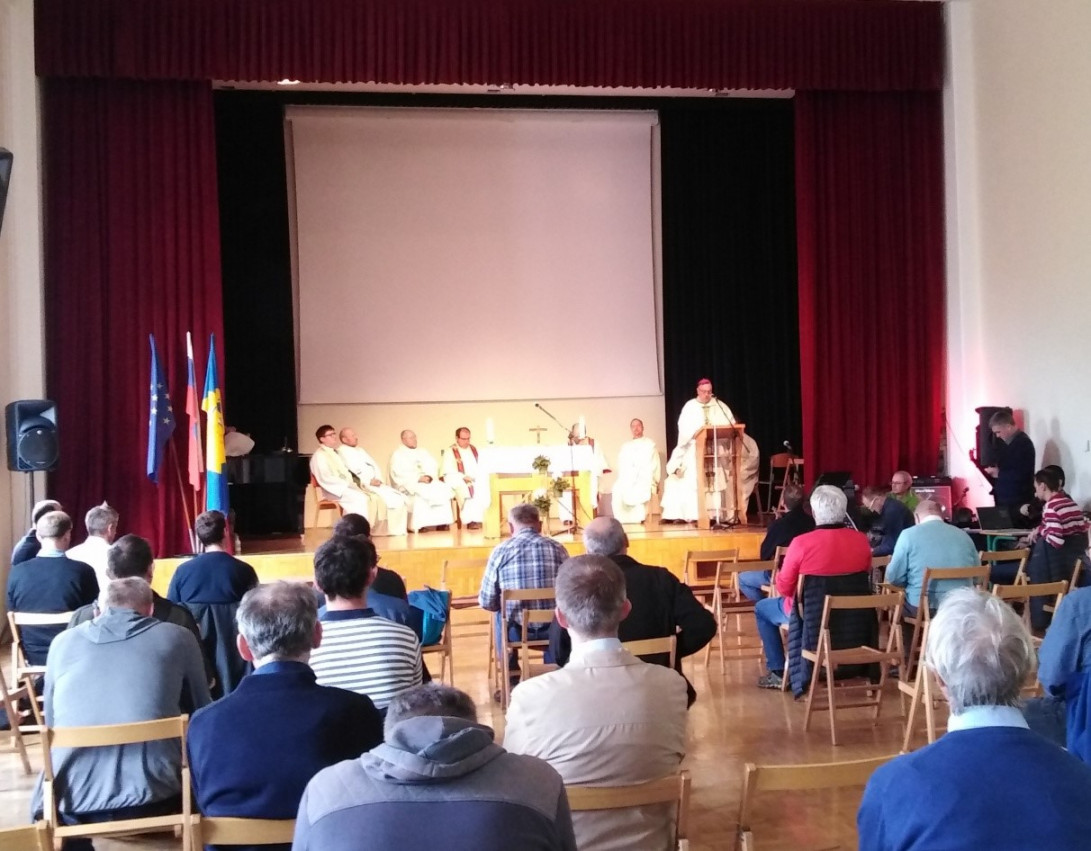 Sveta maša na 3. vseslovenskem srečanju moških v Mariboru