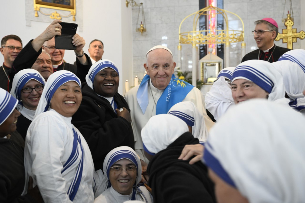 Papež s posvečenimi v Kazahstanu