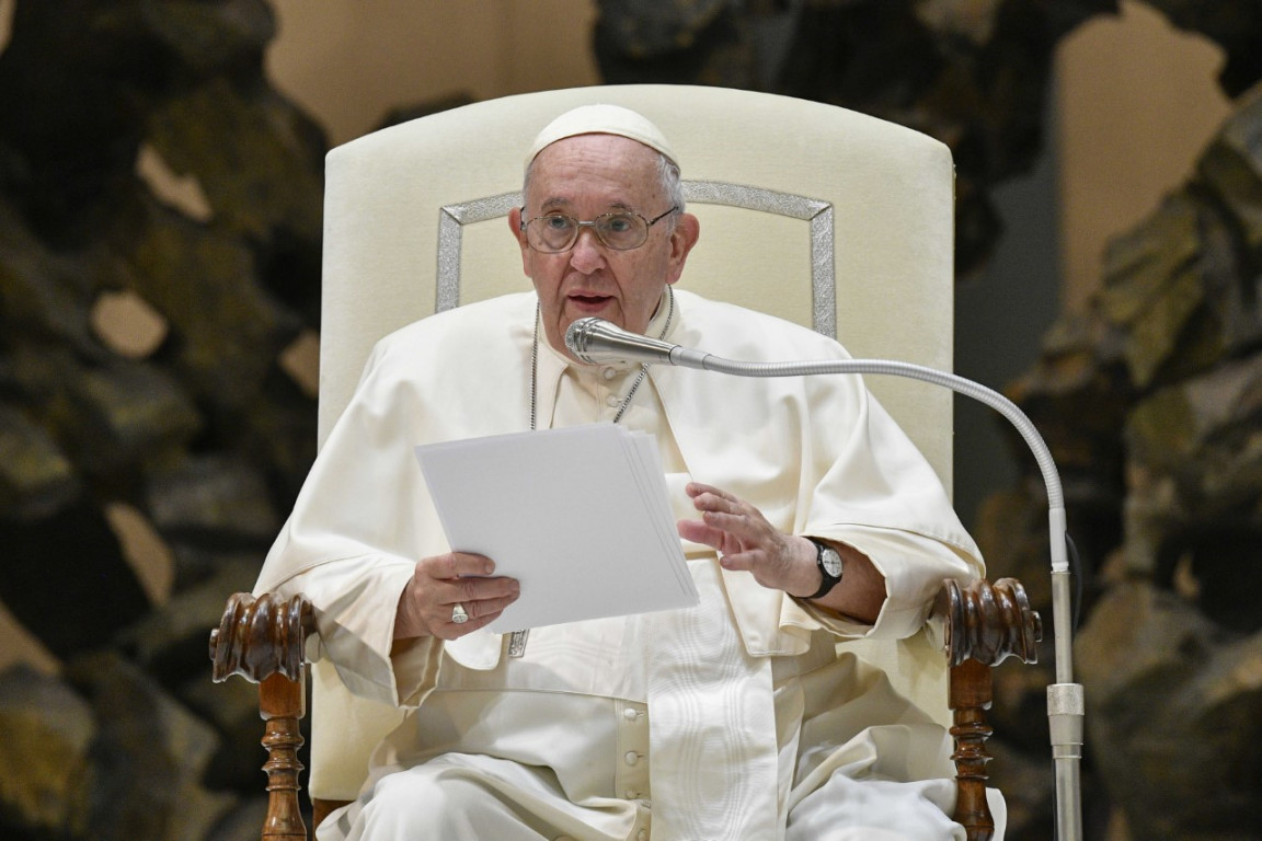 Papež med nagovorom