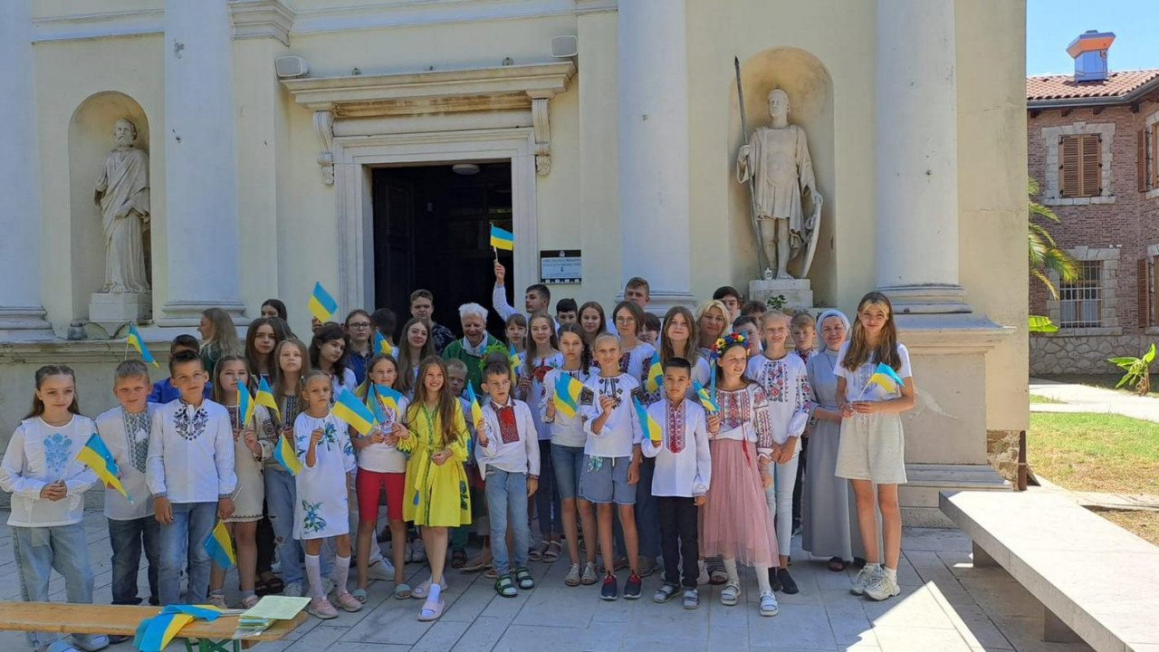 Otroci in mladi iz Ukrajine na letovanju v Strunjanu