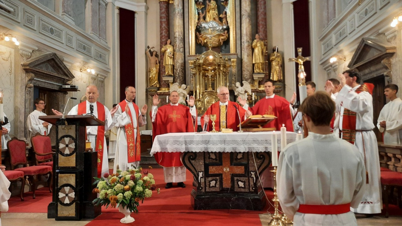 Somaševanje več duhovnikov je vodil nadškof Stanislav Zore